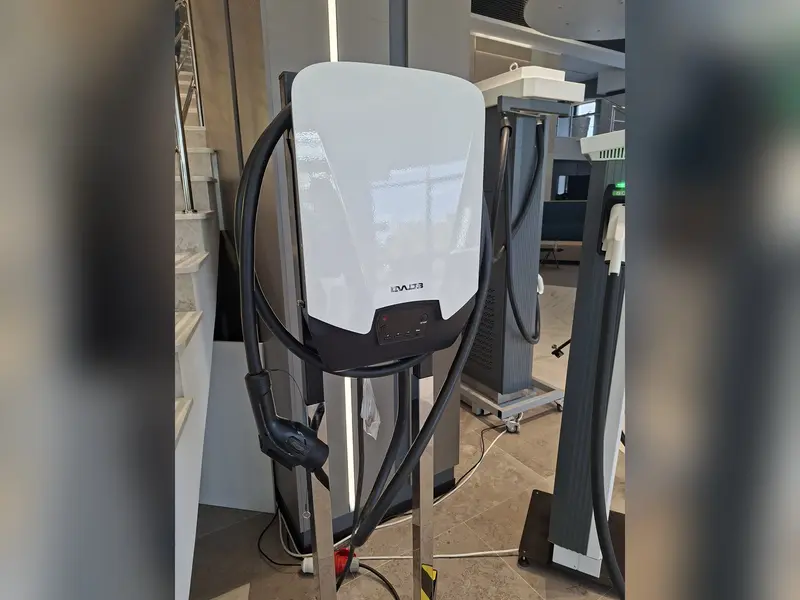 Обзор Pandora EVA D3 — ультратихая быстрая зарядка для дома
