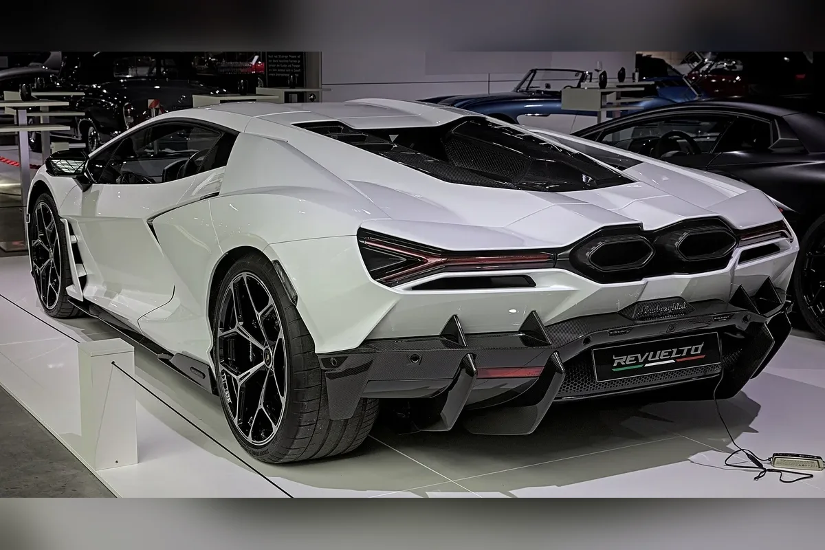 Lamborghini Revuelto, фото 2