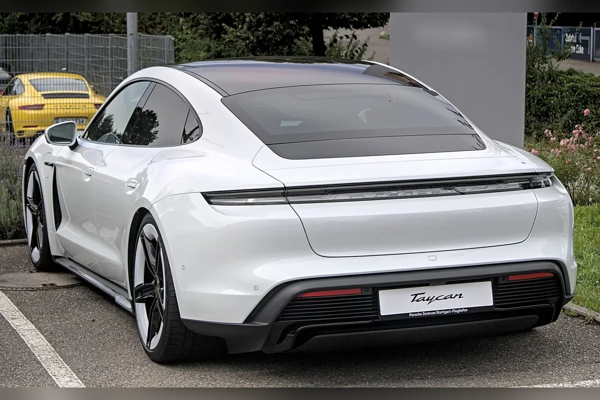 Porsche Taycan, фото 2