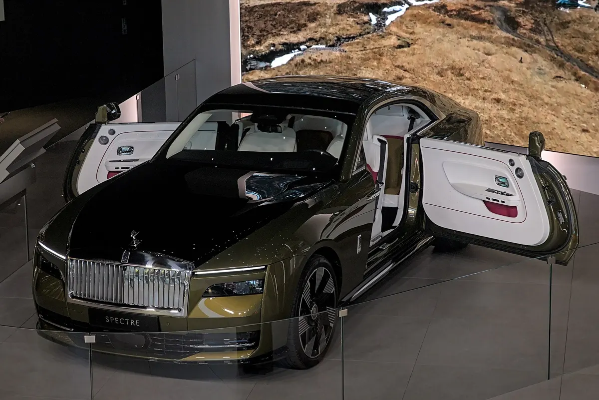 Rolls-Royce Spectre, фото 2